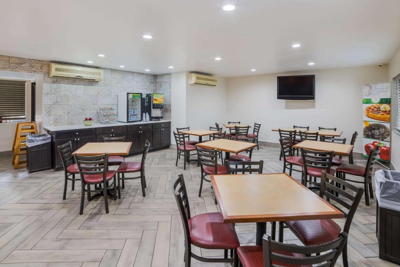 Quality Inn & Suites Goodyear - Phoenix West エクステリア 写真