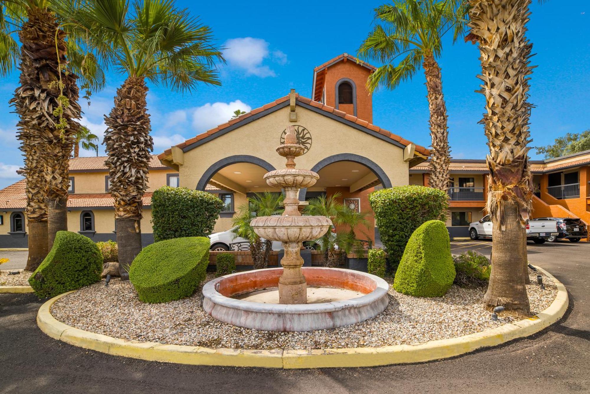 Quality Inn & Suites Goodyear - Phoenix West エクステリア 写真
