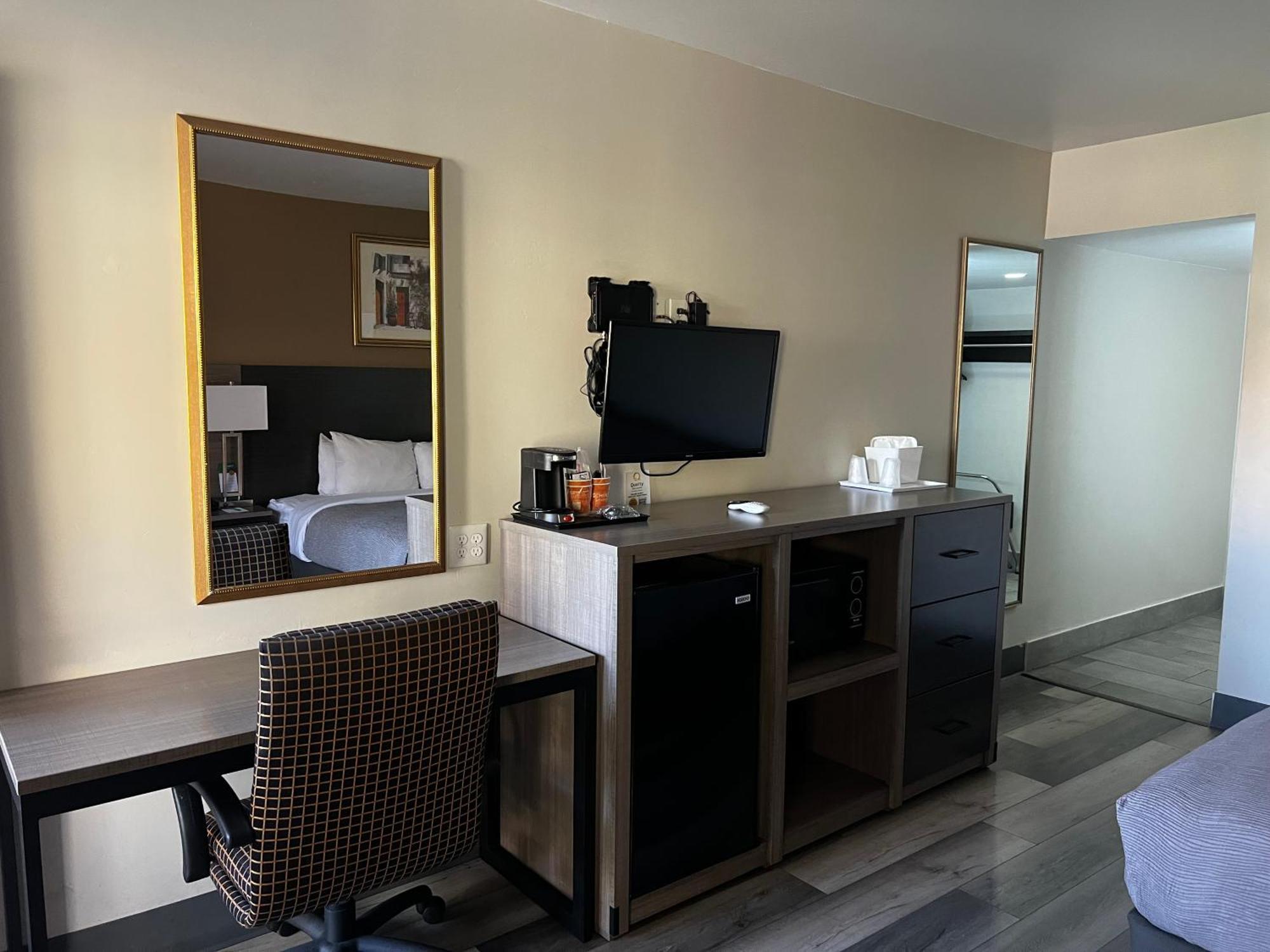 Quality Inn & Suites Goodyear - Phoenix West エクステリア 写真