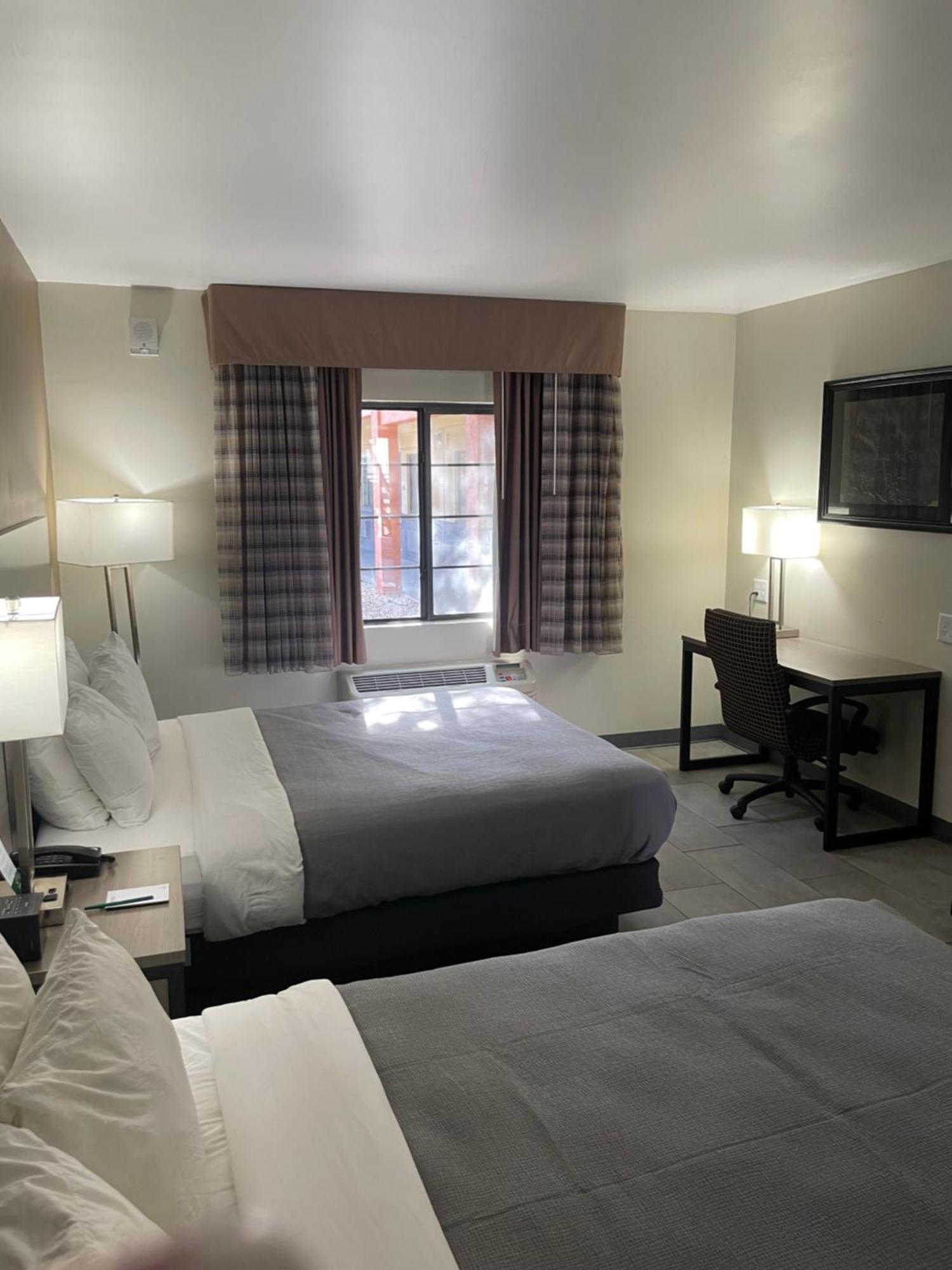 Quality Inn & Suites Goodyear - Phoenix West エクステリア 写真