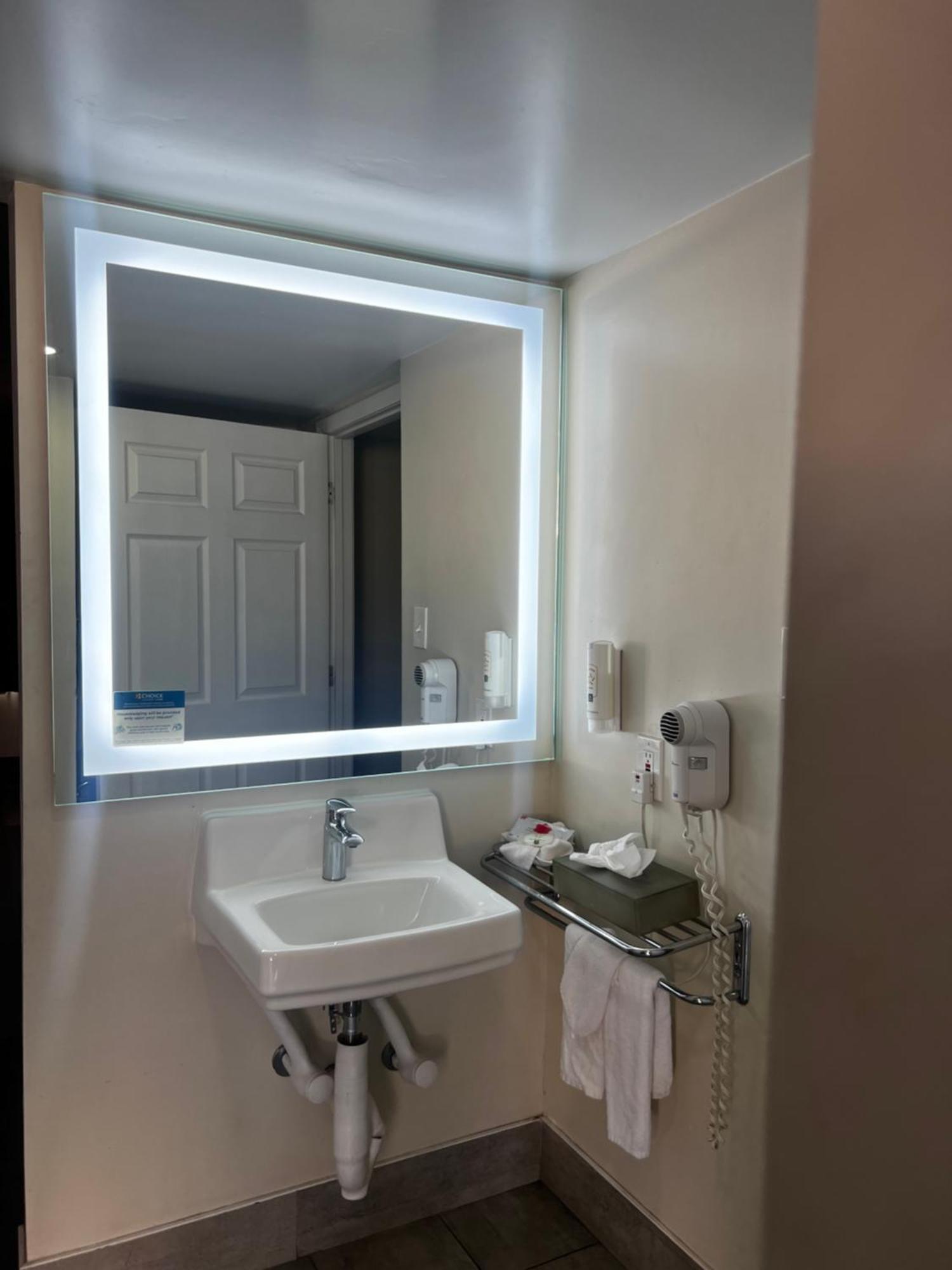 Quality Inn & Suites Goodyear - Phoenix West エクステリア 写真