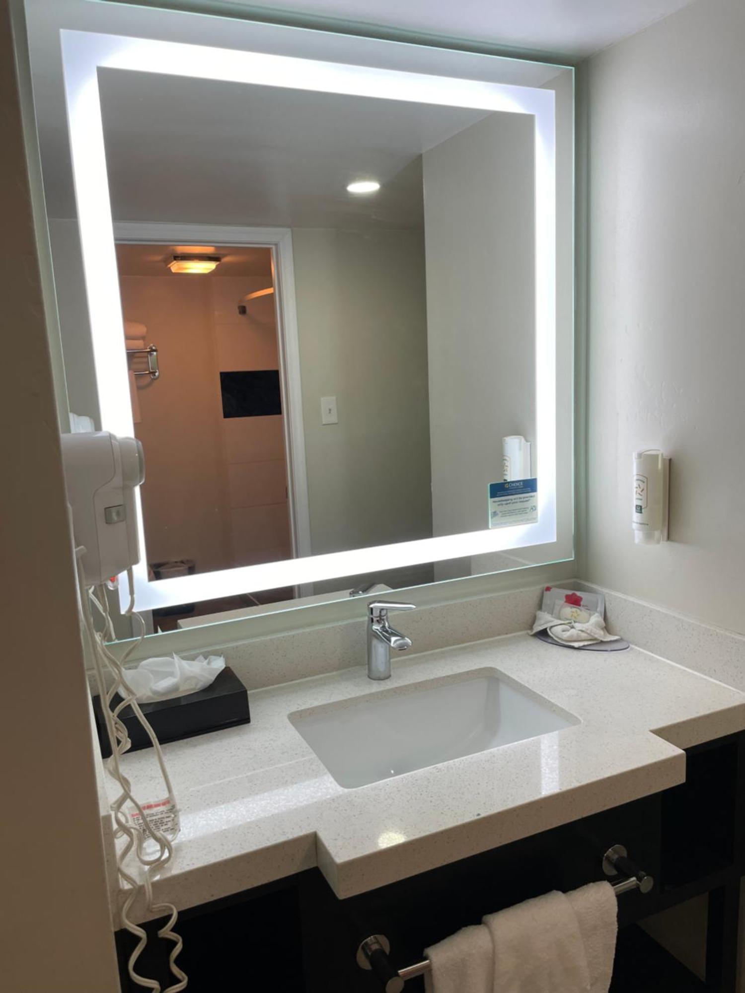 Quality Inn & Suites Goodyear - Phoenix West エクステリア 写真